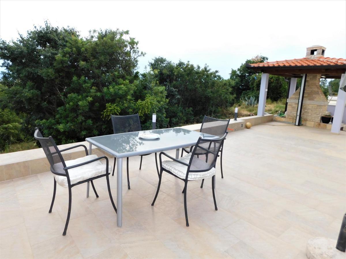 Apartman "Sabine Red" With Heated Pool Omišalj Exterior foto