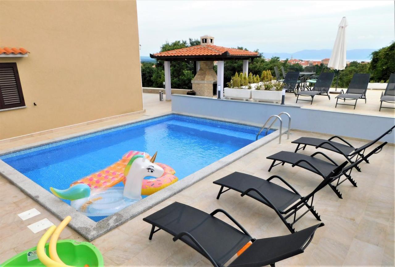 Apartman "Sabine Red" With Heated Pool Omišalj Exterior foto