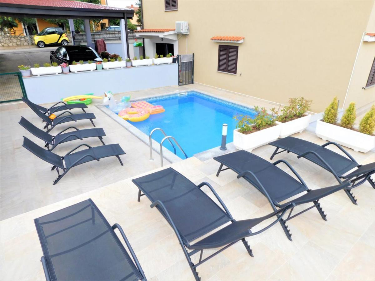 Apartman "Sabine Red" With Heated Pool Omišalj Exterior foto