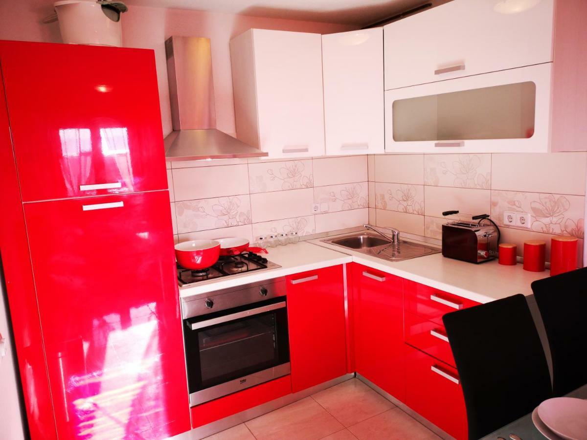 Apartman "Sabine Red" With Heated Pool Omišalj Exterior foto