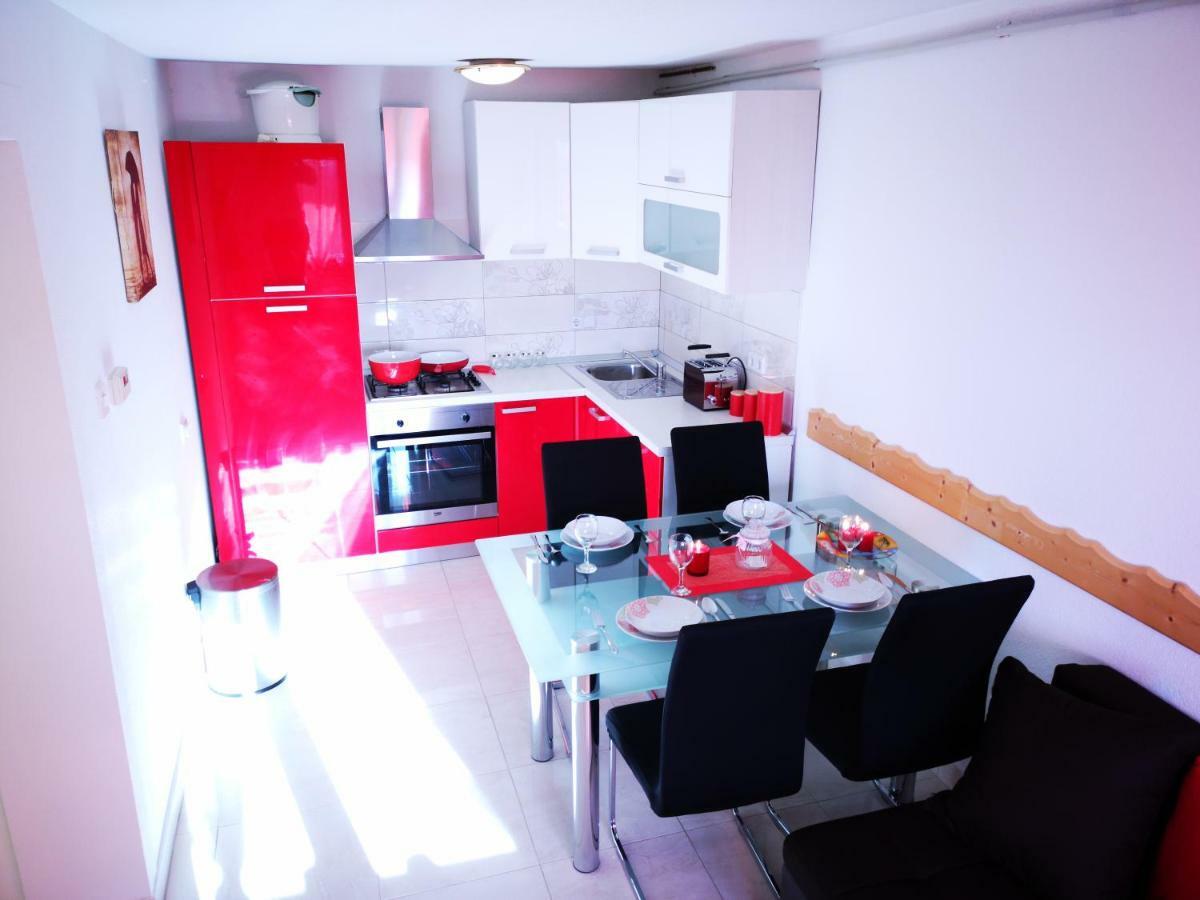 Apartman "Sabine Red" With Heated Pool Omišalj Exterior foto