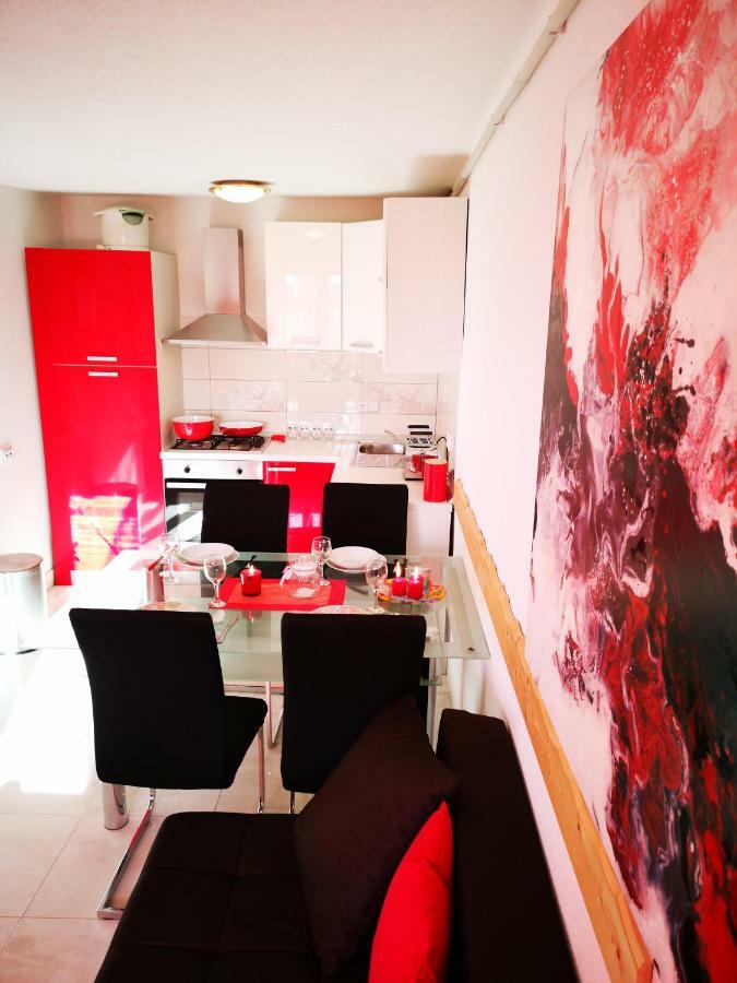 Apartman "Sabine Red" With Heated Pool Omišalj Exterior foto