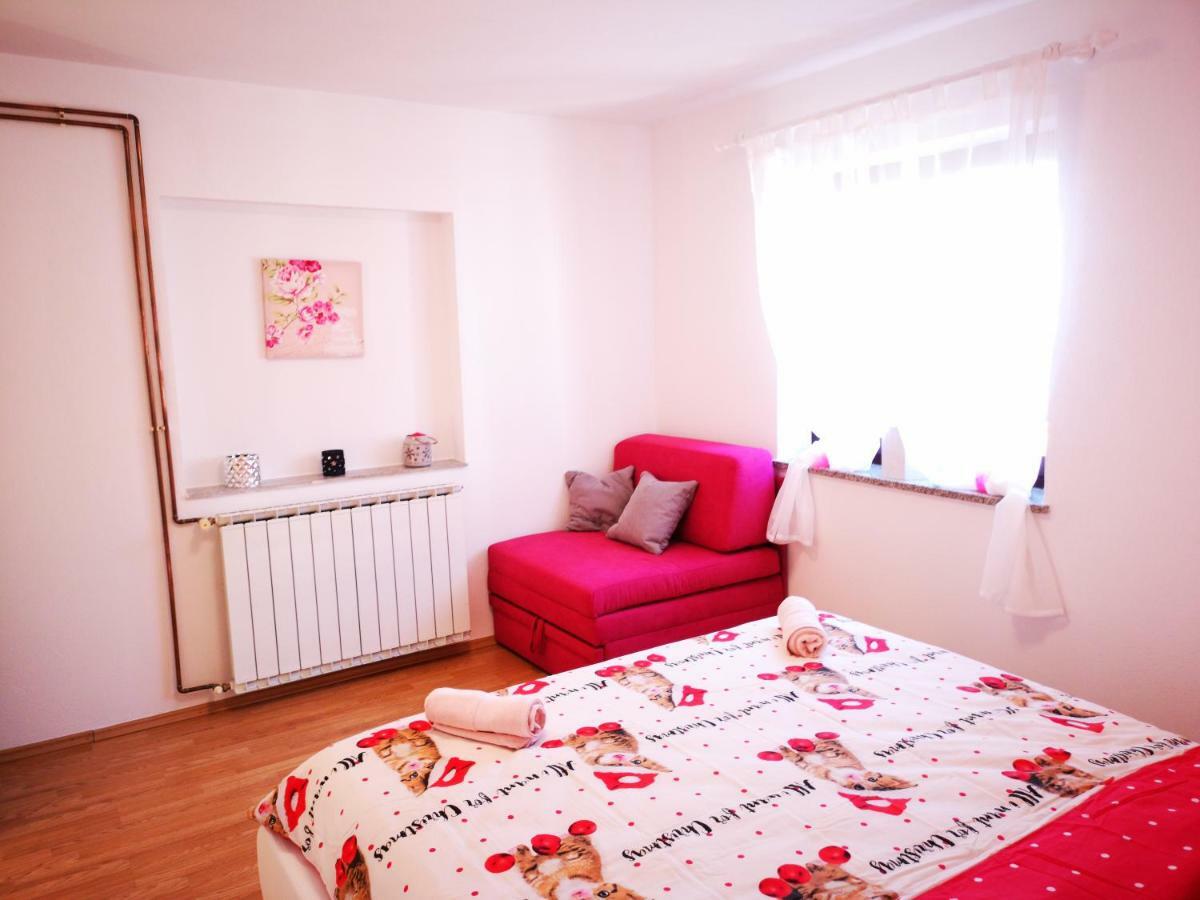 Apartman "Sabine Red" With Heated Pool Omišalj Exterior foto